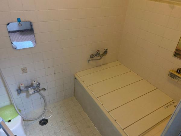 館山市犬石　平砂浦海岸まで歩いて6分、海近くのサーフィン拠点として 洗面台・洗面所 