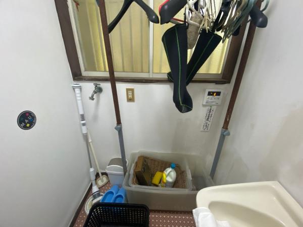 館山市犬石　平砂浦海岸まで歩いて6分、海近くのサーフィン拠点として 洗面台・洗面所 