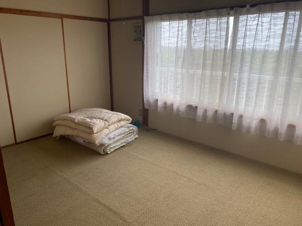 館山市犬石　平砂浦海岸まで歩いて6分、海近くのサーフィン拠点として 和室