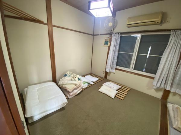 館山市犬石　平砂浦海岸まで歩いて6分、海近くのサーフィン拠点として 和室