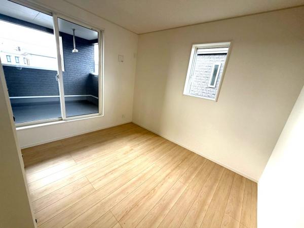 館山市館山　新築戸建　1号棟　1階18帖＋和室4.5帖、駐車場3台分あり 洋室