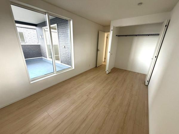 館山市館山　新築戸建　1号棟　1階18帖＋和室4.5帖、駐車場3台分あり 洋室