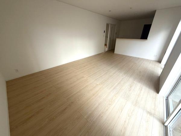 館山市館山　新築戸建　第4・2号棟　　≪完成見学会6.27・28開催≫ リビング 