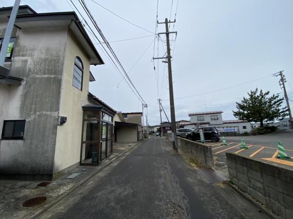 1686　能代市通町 前面道路含む現地写真 