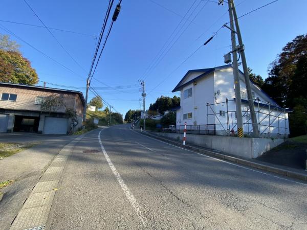 1790　山本郡八峰町峰浜塙字豊後長根 前面道路含む現地写真 