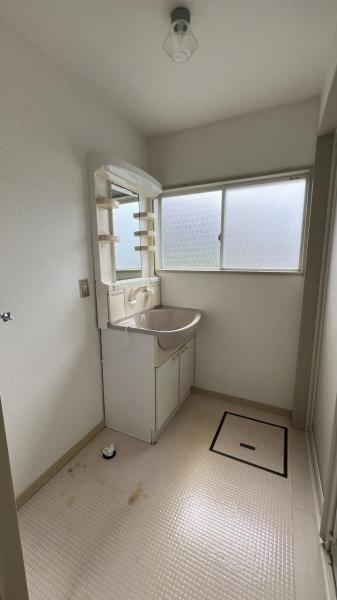 中古戸建 秋田市茨島６丁目 JR羽越本線羽後牛島駅 980万円