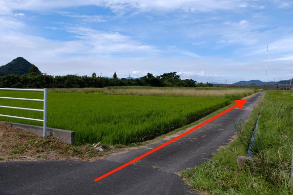 隼人町真孝692番 前面道路含む現地写真 