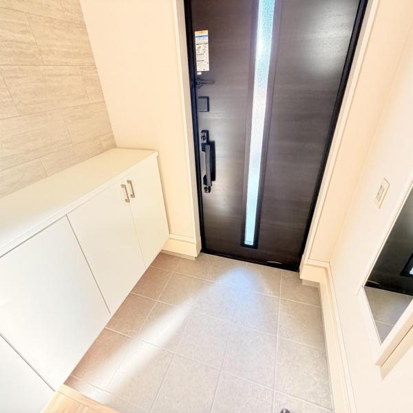 姶良市東餅田1710番6　2号棟 玄関 