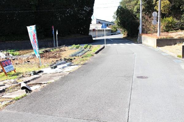 富士市鈴川西町土地 前面道路含む現地写真 