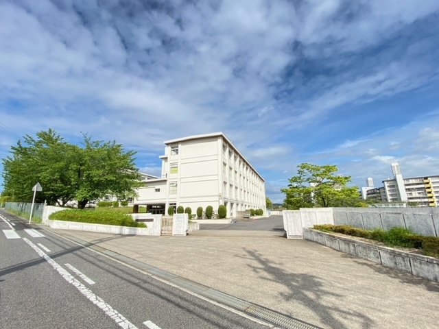 春日井市立岩成台中学校