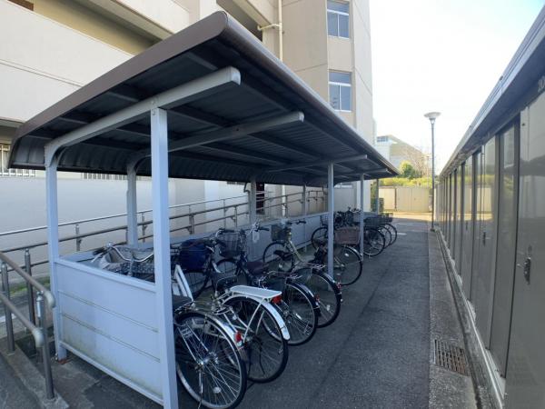 平和が丘住宅４号棟 駐輪場