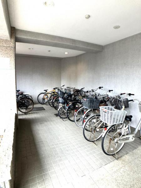 エクセレンス川名 駐輪場