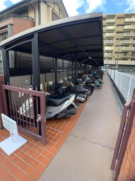エスポア東山B棟 駐輪場