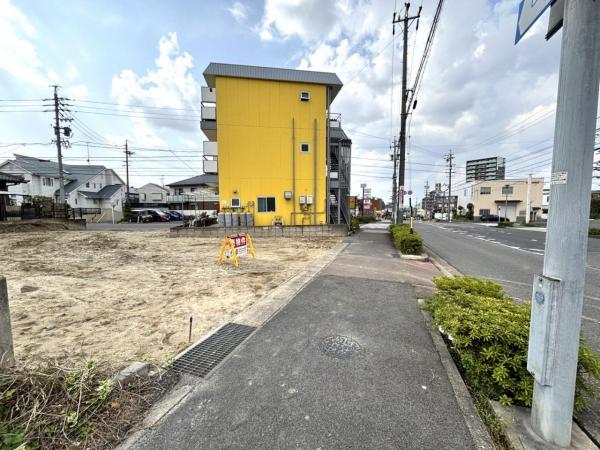 長久手市長配二丁目　土地 前面道路含む現地写真 