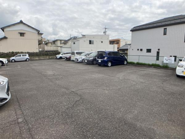 エクレール貴船　4階 駐車場 
