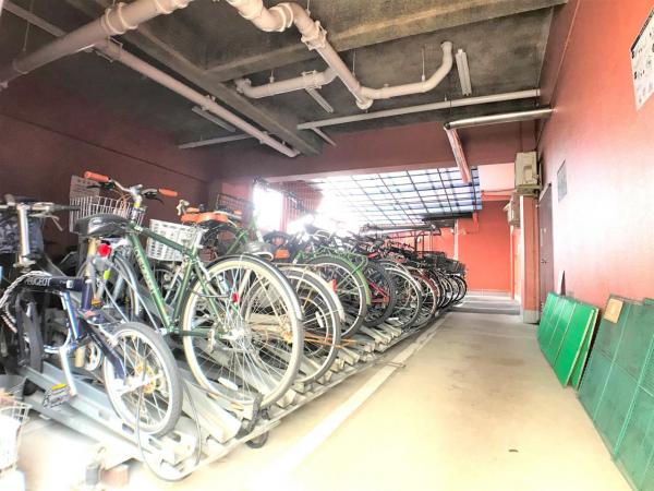 シャンボール千種 駐輪場