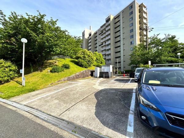 西一社第二団地101棟 敷地内駐車場