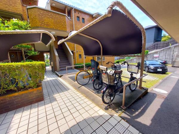 三井農林東山元町ハイツB棟 駐輪場