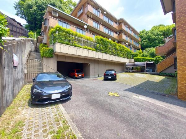 三井農林東山元町ハイツB棟 敷地内駐車場
