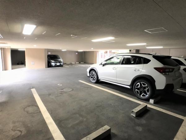 ヒルズ本山穂波町 駐車場 
