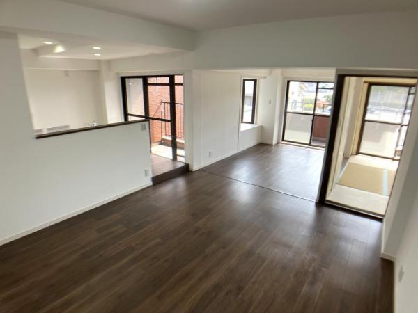 三旺マンション藤森 リビングダイニング