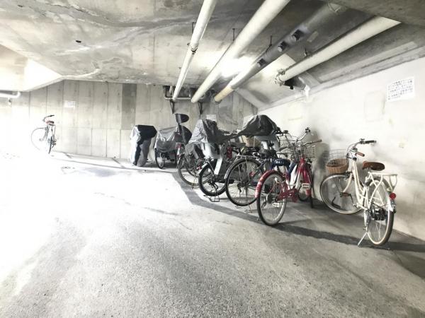 エスポア覚王山 駐輪場