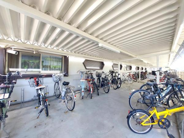 メゾン覚王山月宮殿 駐輪場