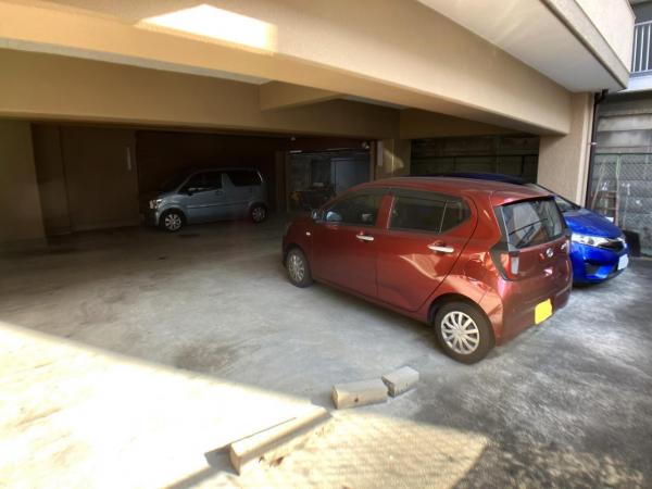 カーサ東泉 敷地内駐車場