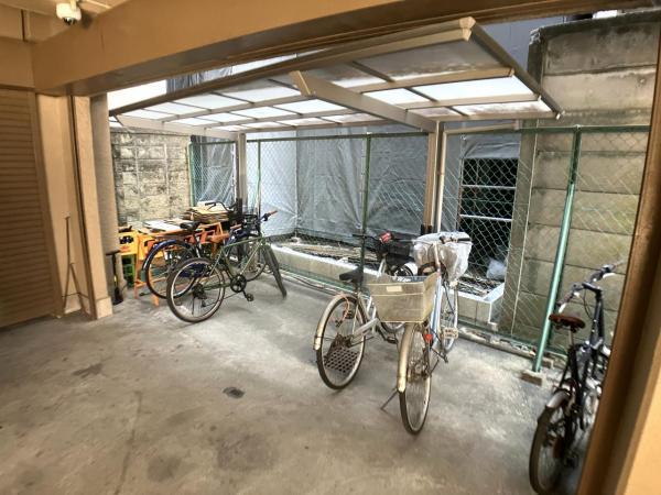 カーサ東泉 駐輪場