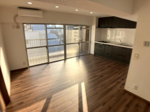 カーサ東泉 リビングダイニング