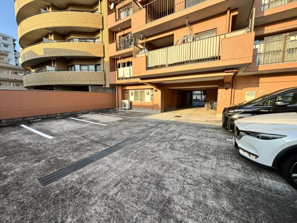 ライオンズマンション川名 駐車場 