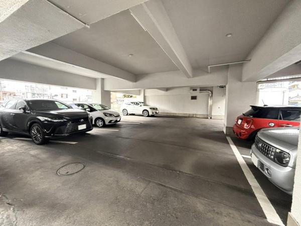 覚王山アーバンライフ 敷地内駐車場