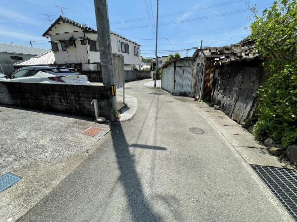 前里　土地 前面道路含む現地写真 
