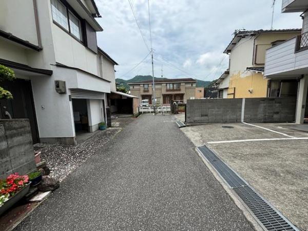 竹島町860万　建築条件なし40坪の売地 前面道路含む現地写真 