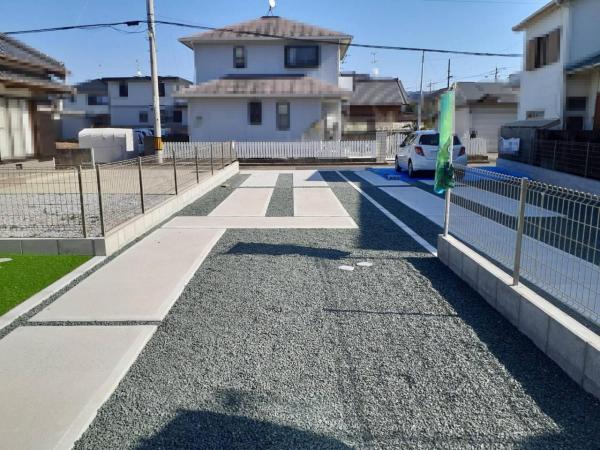 香美市土佐山田町百石町　2398 前面道路含む現地写真 