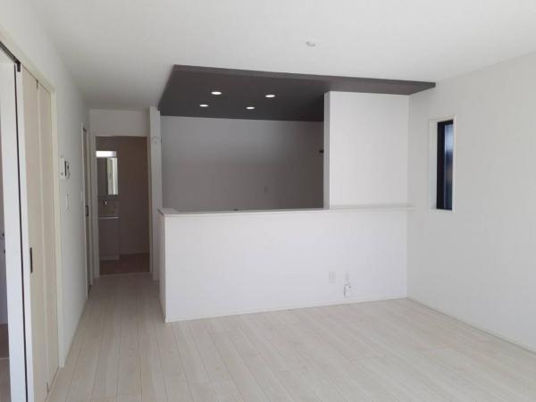 香美市土佐山田町百石町　2398 リビングダイニング