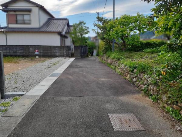 南国市比江　1427 前面道路含む現地写真 