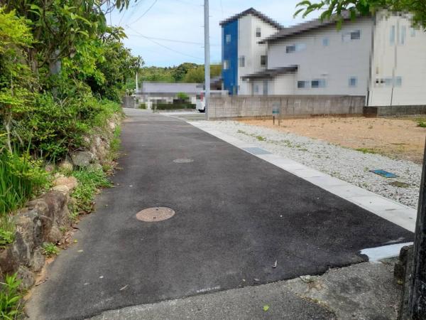 南国市比江　1427 前面道路含む現地写真 