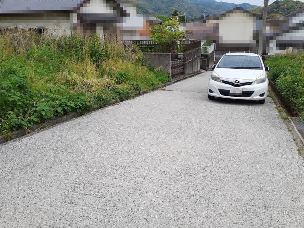 日高村下分　300 前面道路含む現地写真 