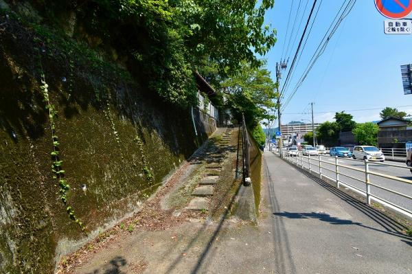 築99年古民家風平家付き　本宮町中古 前面道路含む現地写真 
