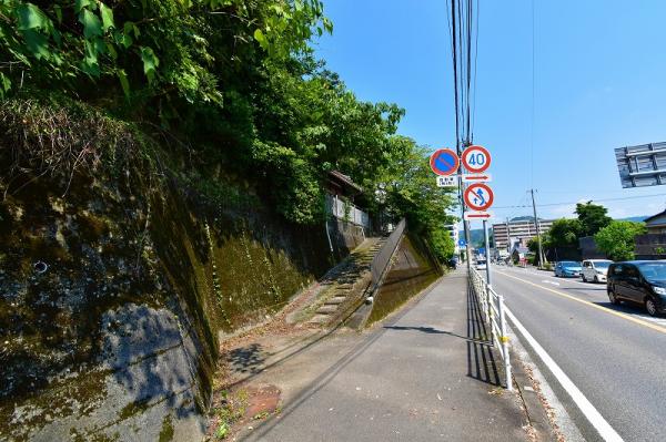 築99年古民家風平家付き　本宮町中古 前面道路含む現地写真 