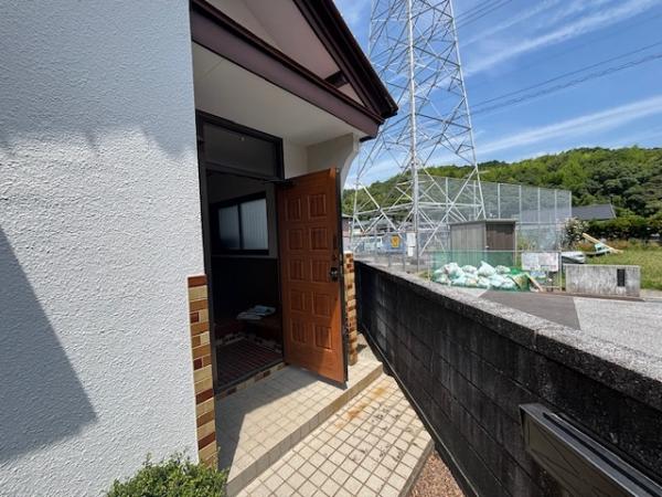 高知市大谷　太陽光オール電化、標高30ｍ 玄関 