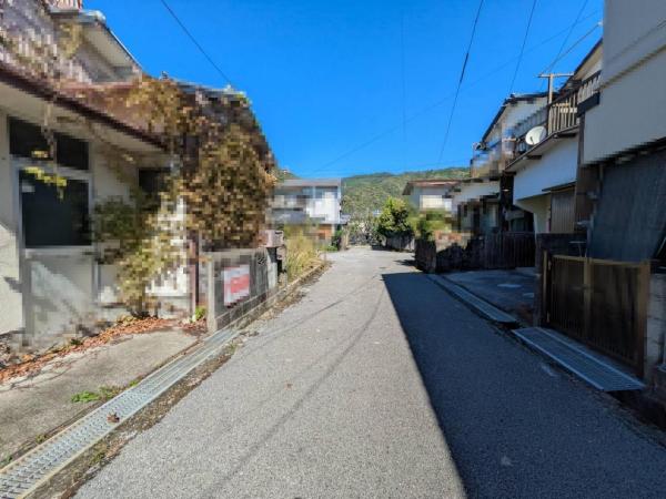中秦泉寺　600 前面道路含む現地写真 