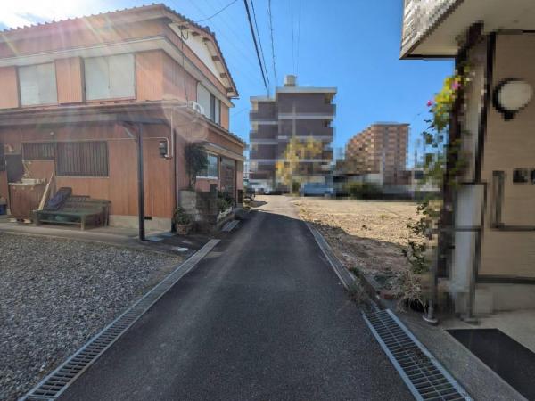 薊野南町　885 前面道路含む現地写真 