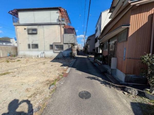 薊野南町　885 前面道路含む現地写真 