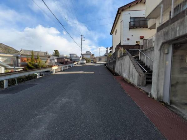 一宮東町　1690　太陽光付き 前面道路含む現地写真 