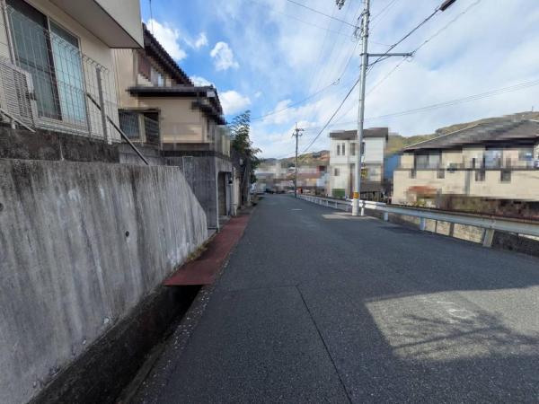 一宮東町　1690　太陽光付き 前面道路含む現地写真 