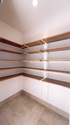 香南市野市町大谷　C号地　3880 収納 