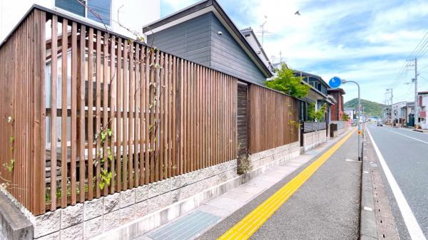 高須東町 テラス付き開放感ある 中古住宅 前面道路含む現地写真 
