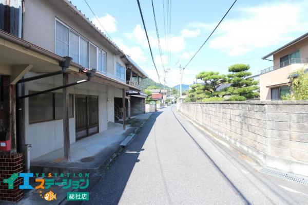 総社市美袋　中古戸建 前面道路含む現地写真 